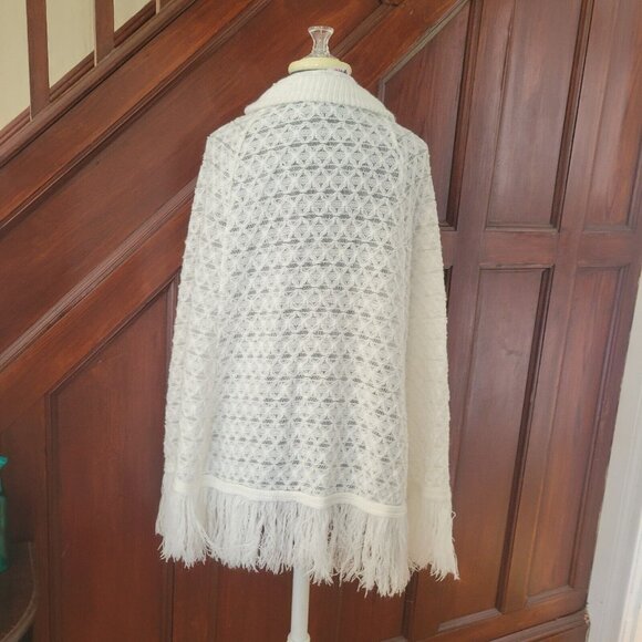 Vintage Crochet Poncho Shawl Cape Crème Womens One Size Fringe English Village - Picture 5 of 6